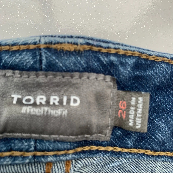 Torrid Demin Shorts Woman 26  Cut Off Blue Fade Distressed Stretch Travel Casual - Picture 5 of 9